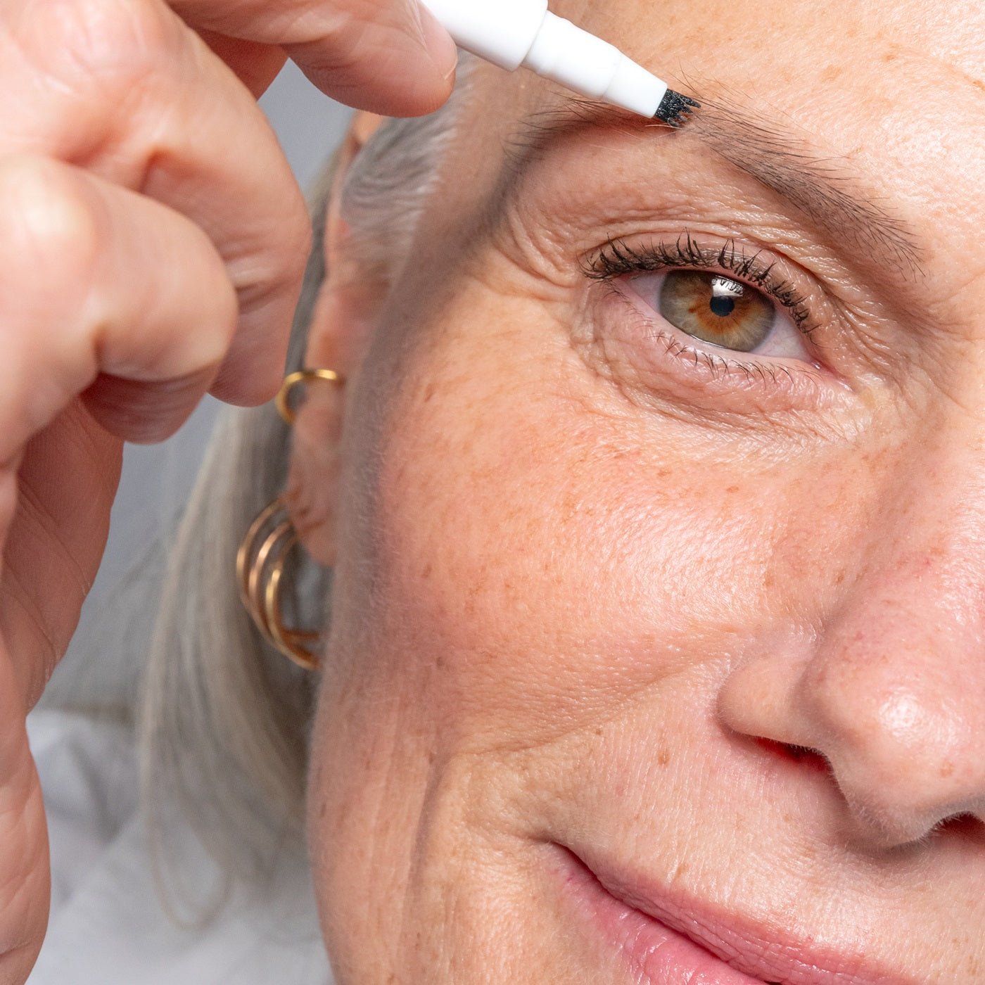 Même Cosmetics - Wimpern- und Augenbrauenstift - soka